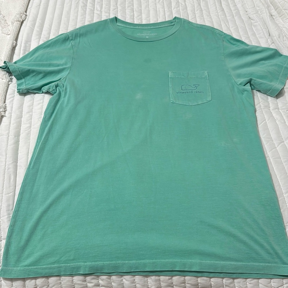 Vineyard vines washed whale men’s medium tshirt